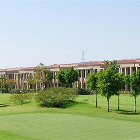 Lemon Tree Hotel, Tarudhan Valley, Manesar Gurgaon Exterior foto