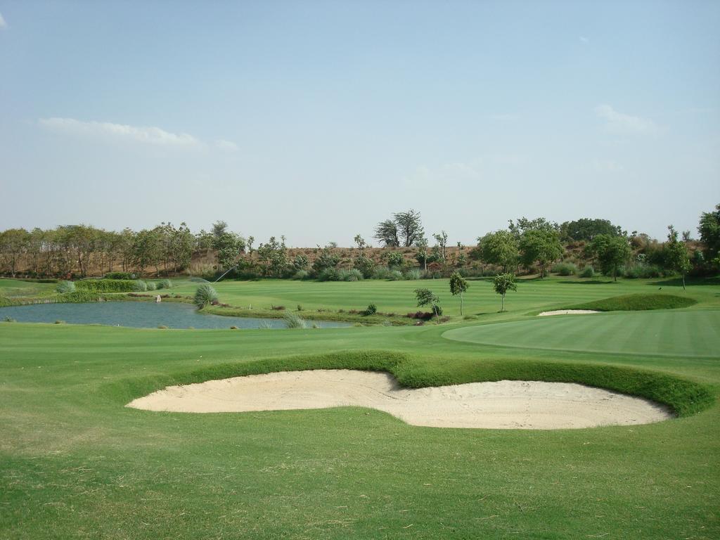 Lemon Tree Hotel, Tarudhan Valley, Manesar Gurgaon Exterior foto