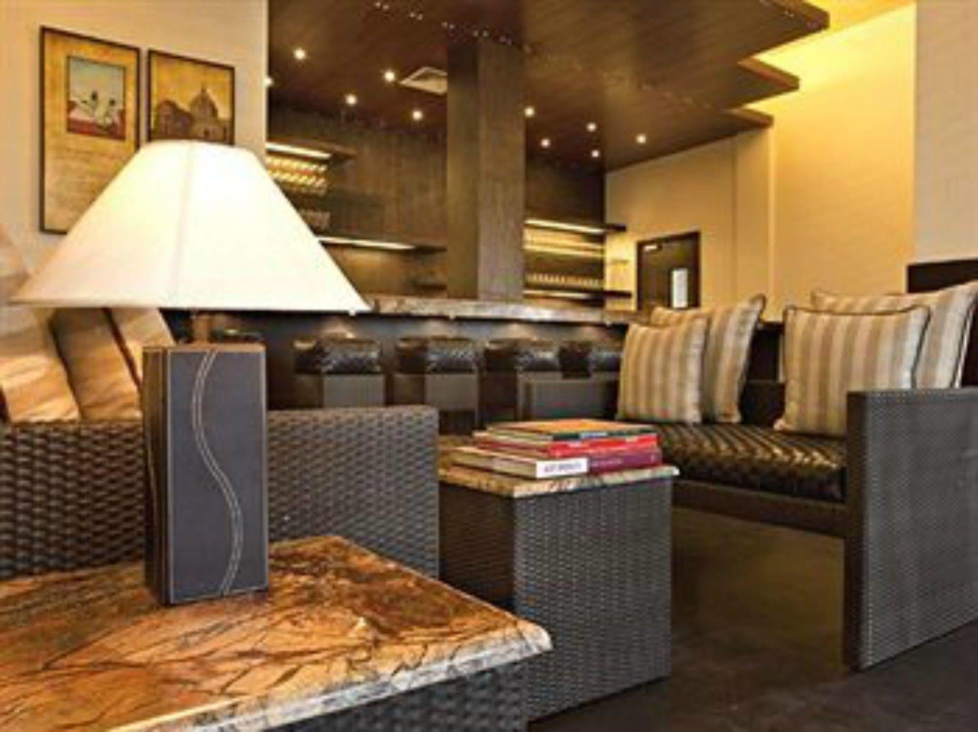 Lemon Tree Hotel, Tarudhan Valley, Manesar Gurgaon Exterior foto