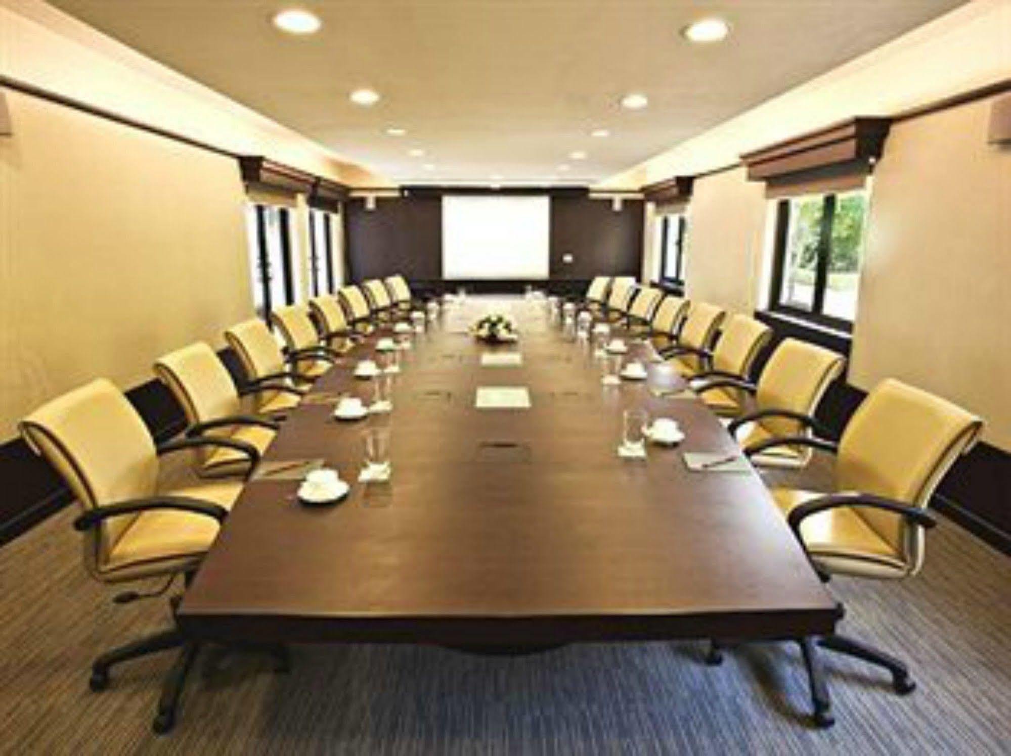Lemon Tree Hotel, Tarudhan Valley, Manesar Gurgaon Exterior foto