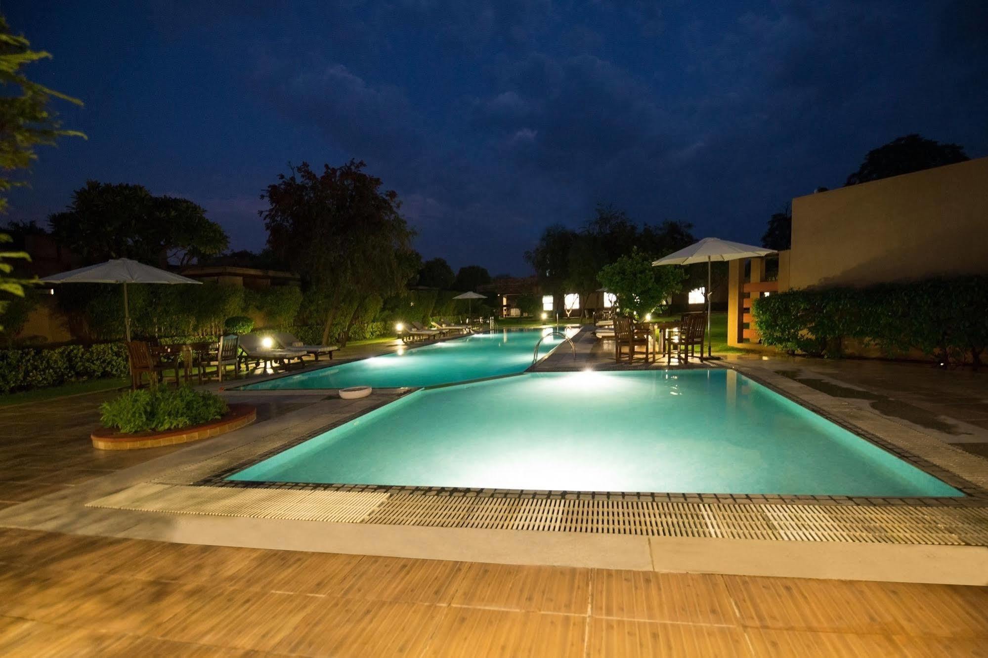 Lemon Tree Hotel, Tarudhan Valley, Manesar Gurgaon Exterior foto