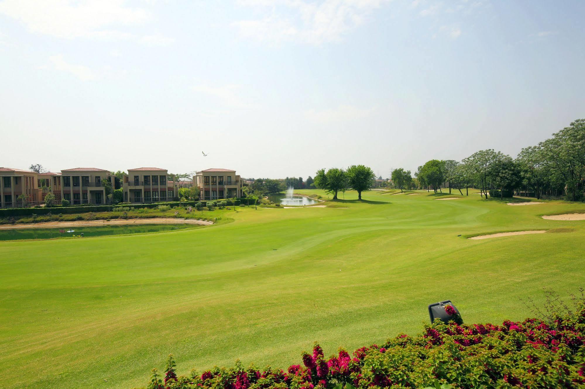 Lemon Tree Hotel, Tarudhan Valley, Manesar Gurgaon Exterior foto